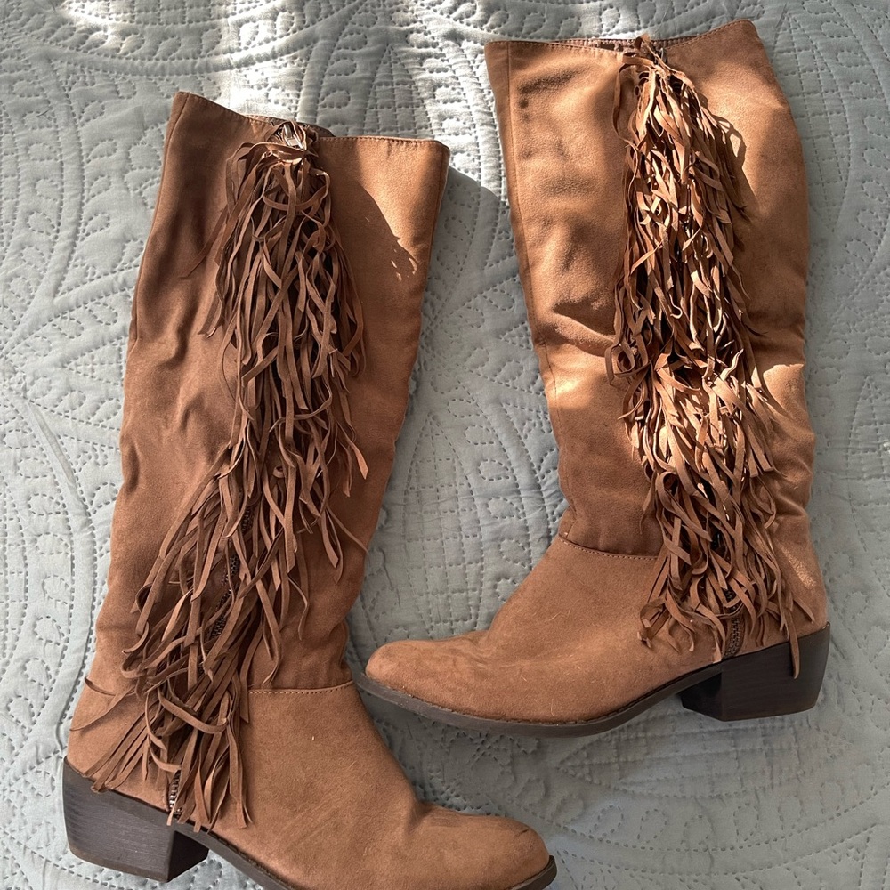 Super cute Fringe boot. Half zip for ease of pull-on. Lightly worn.